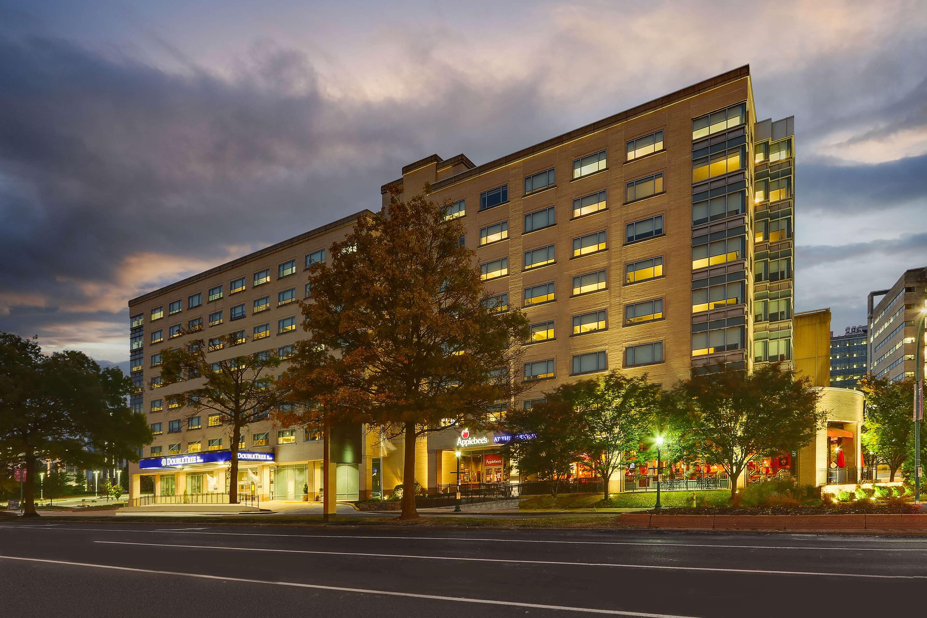Doubletree By Hilton St. Louis Forest Park Extérieur photo
