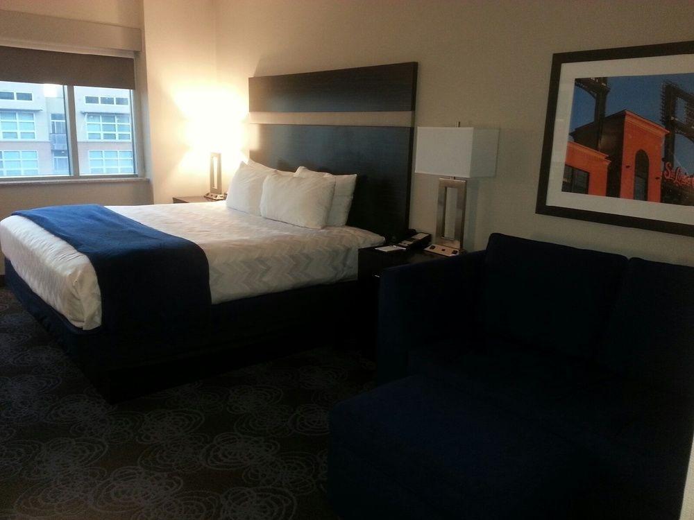 Doubletree By Hilton St. Louis Forest Park Extérieur photo