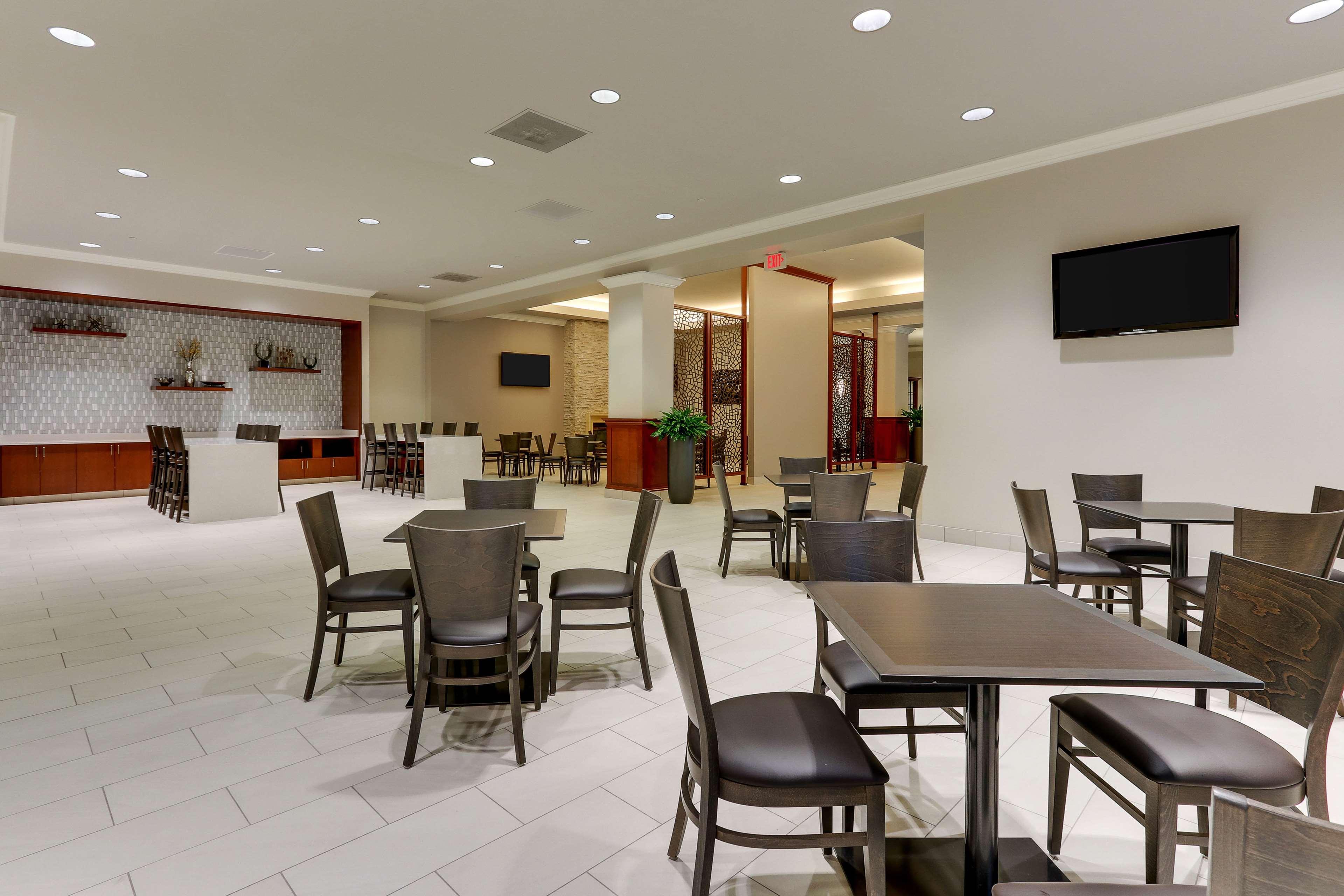 Doubletree By Hilton St. Louis Forest Park Extérieur photo