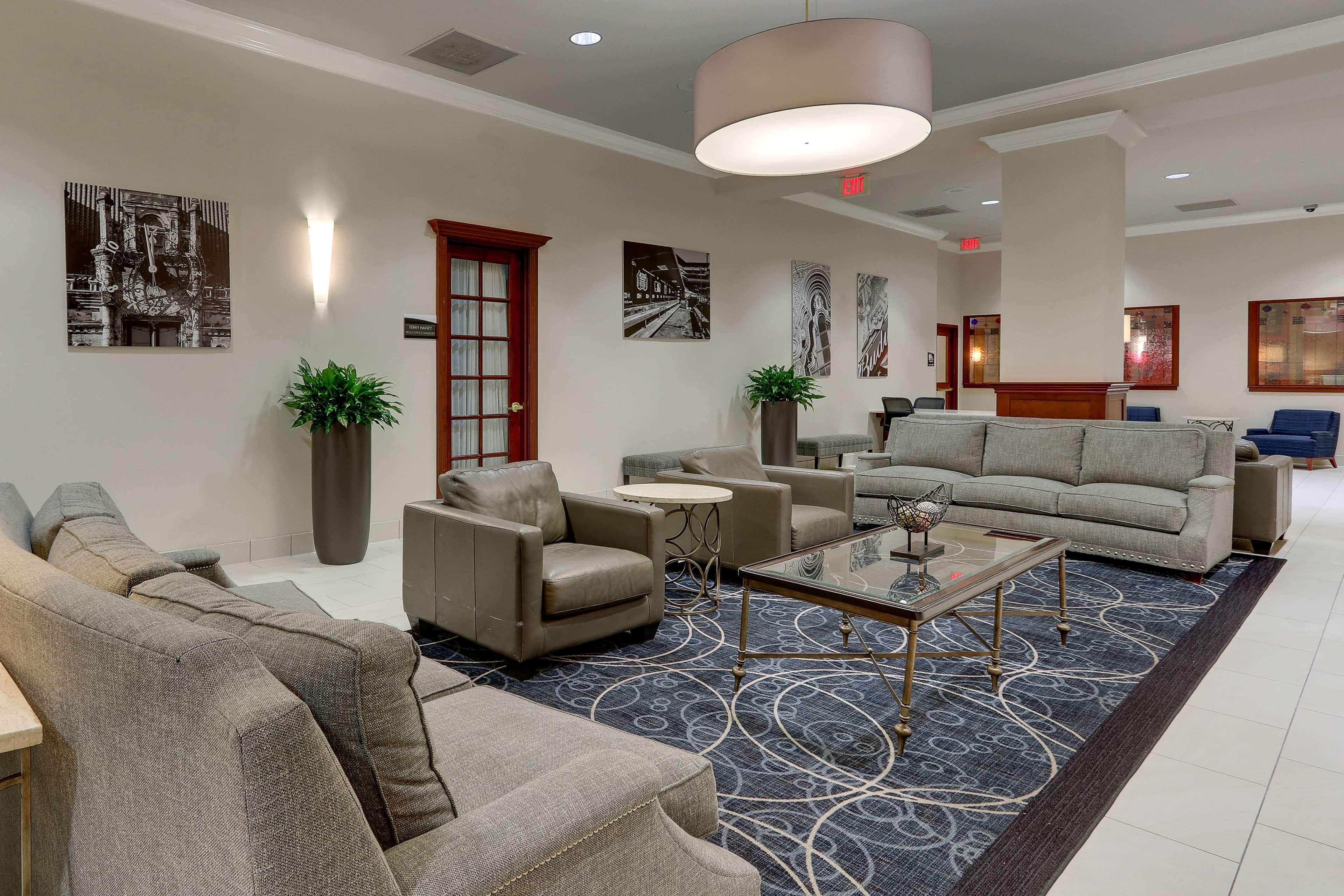 Doubletree By Hilton St. Louis Forest Park Extérieur photo