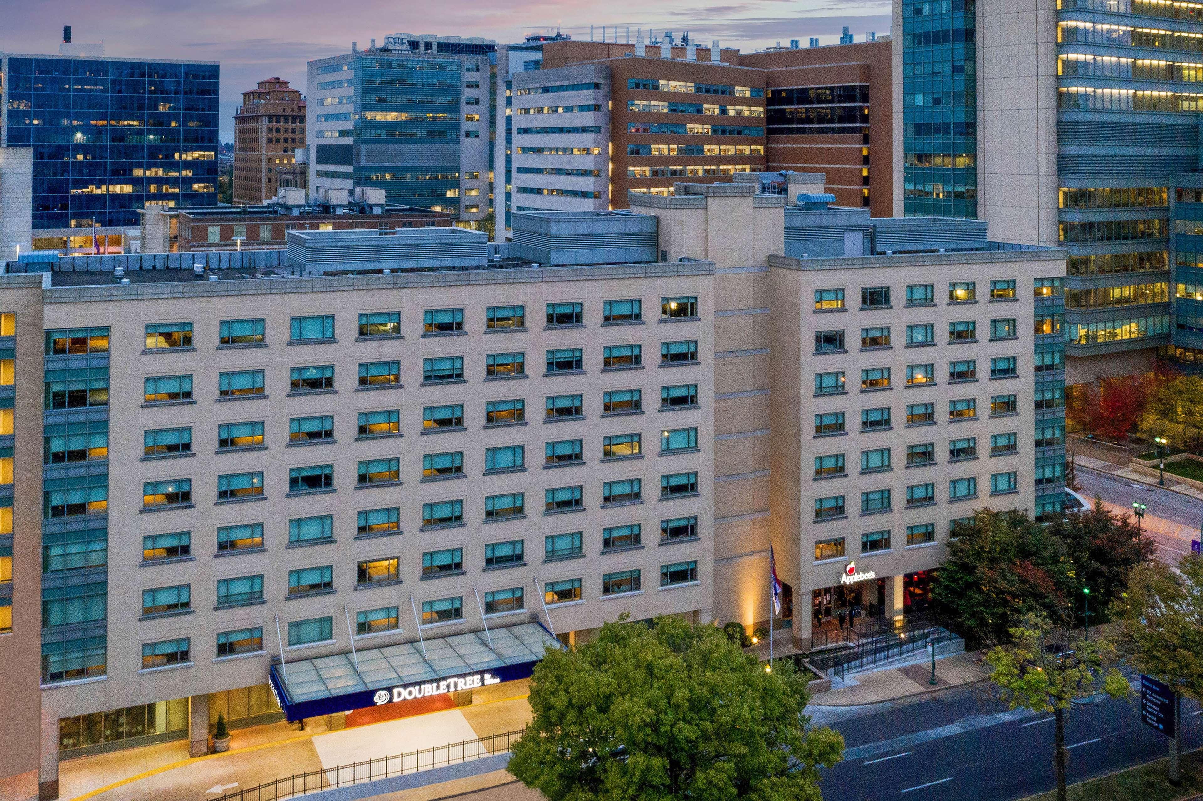 Doubletree By Hilton St. Louis Forest Park Extérieur photo