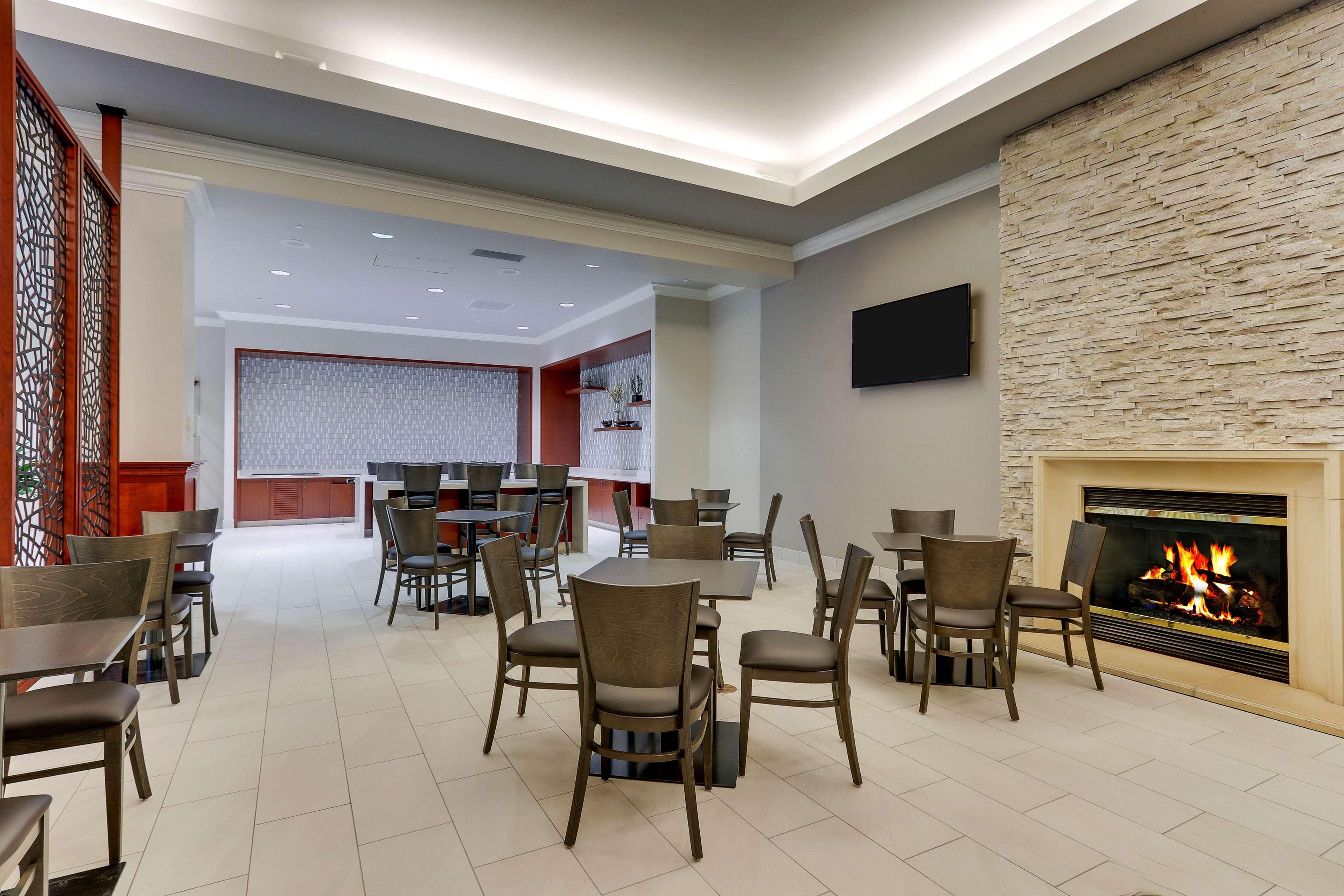 Doubletree By Hilton St. Louis Forest Park Extérieur photo