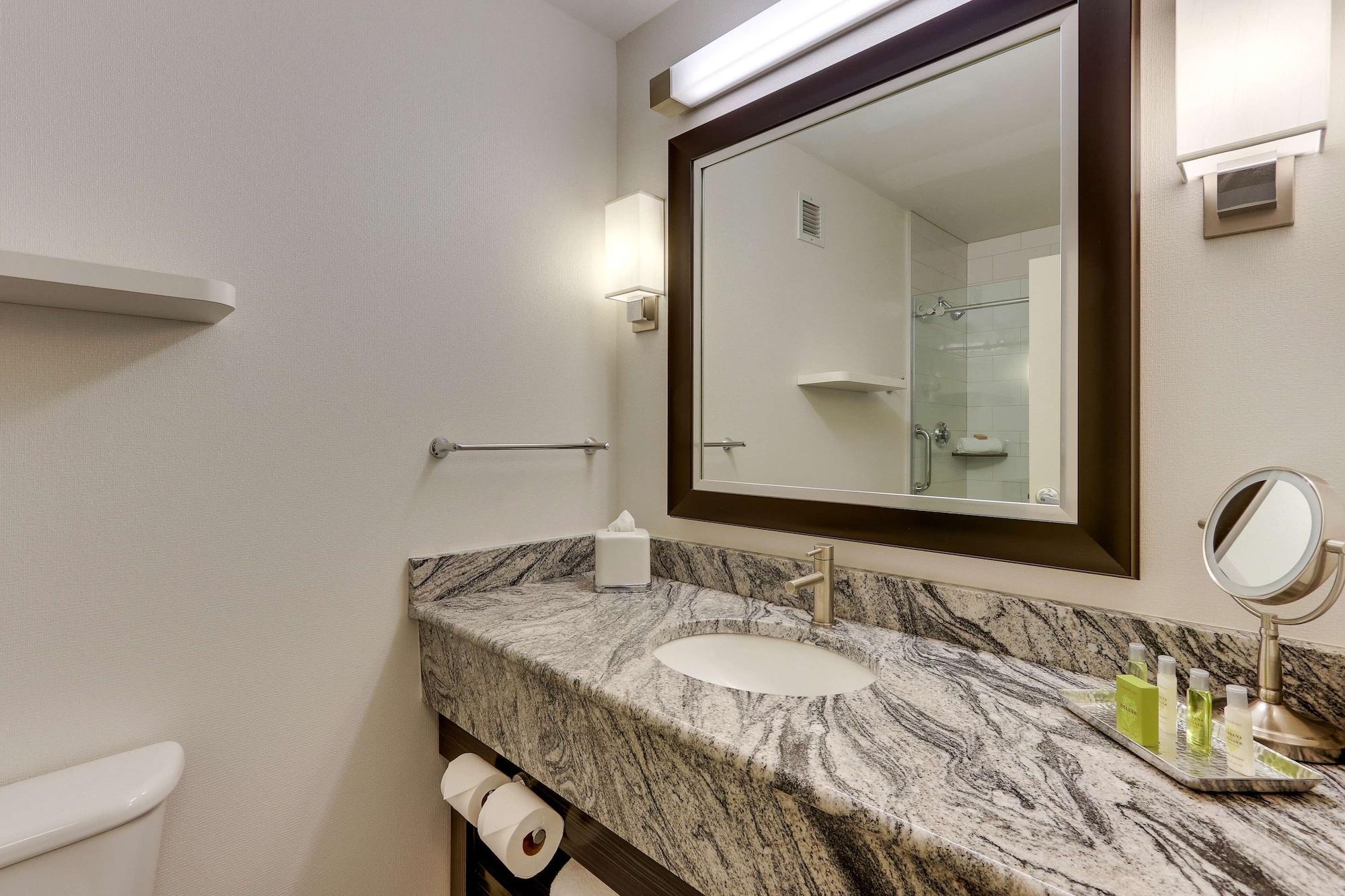 Doubletree By Hilton St. Louis Forest Park Extérieur photo
