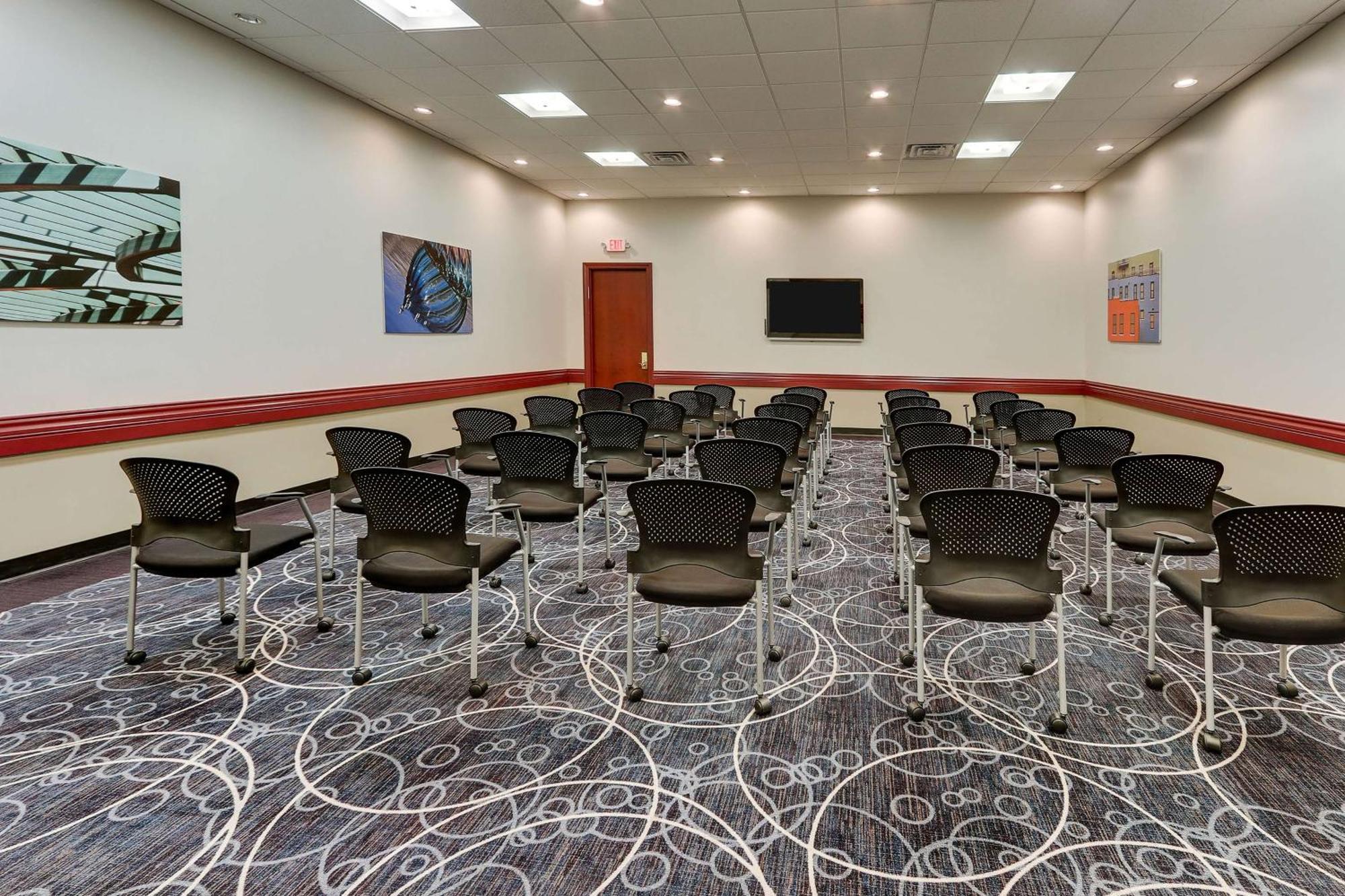 Doubletree By Hilton St. Louis Forest Park Extérieur photo