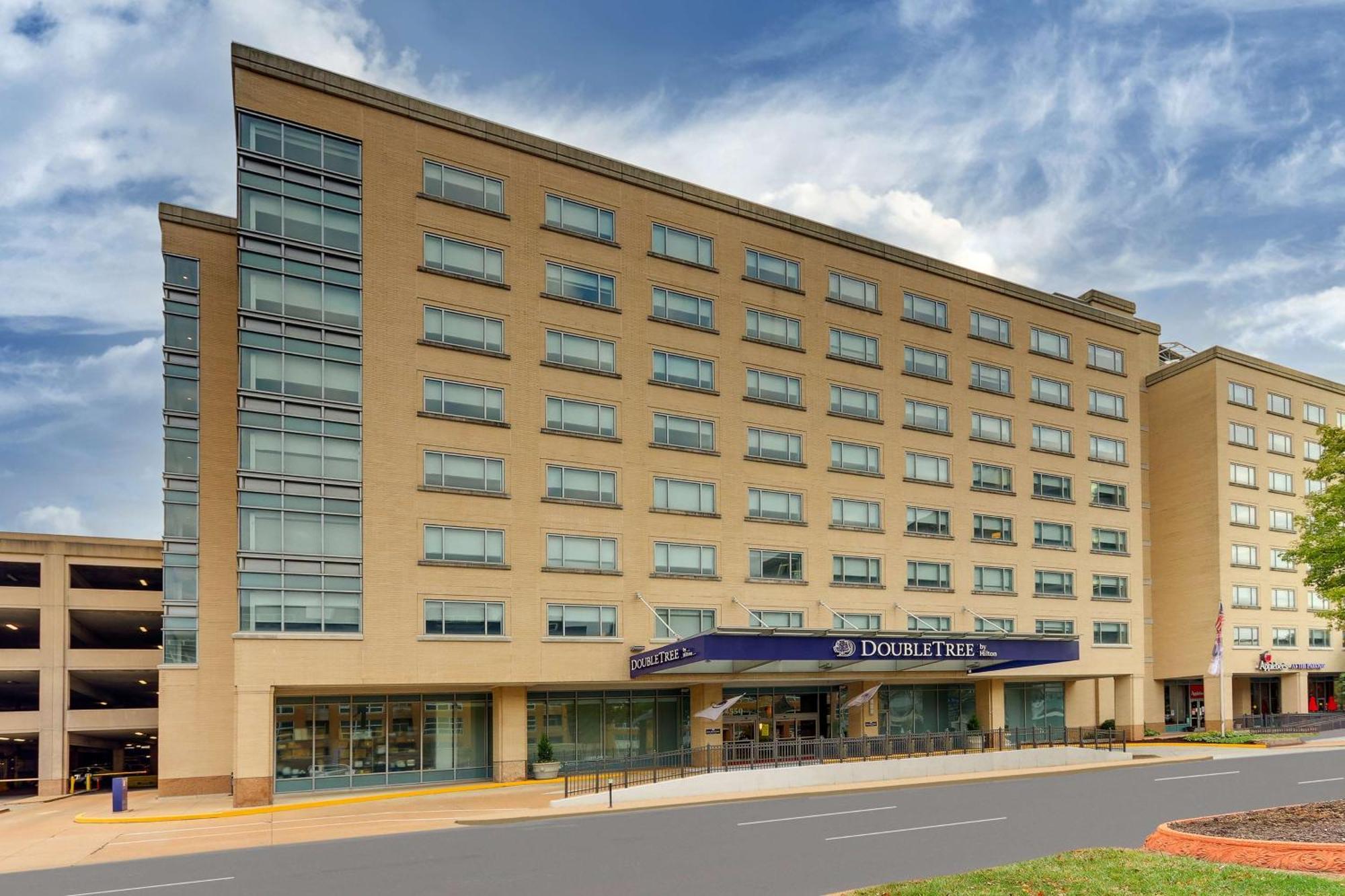 Doubletree By Hilton St. Louis Forest Park Extérieur photo