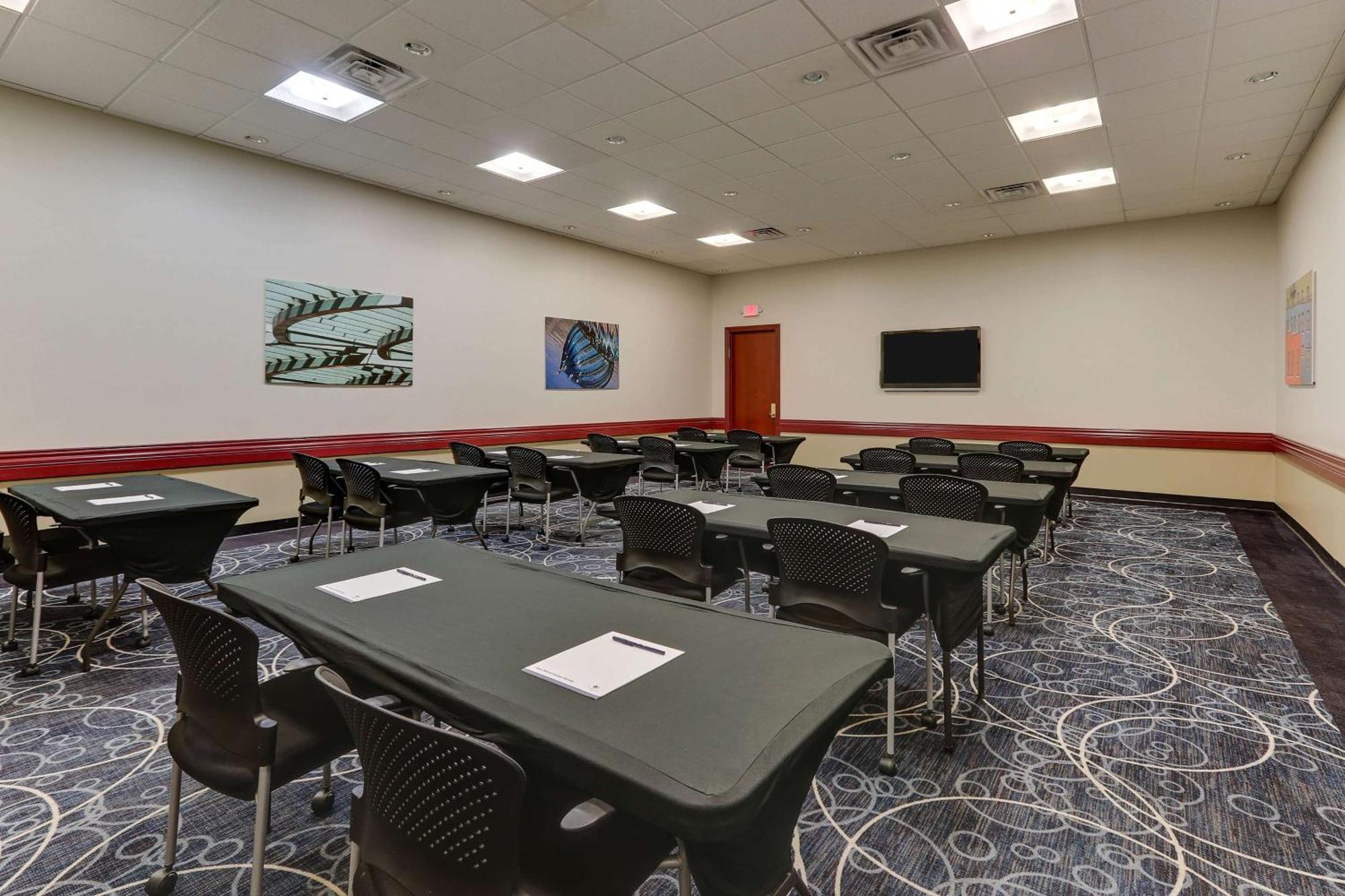 Doubletree By Hilton St. Louis Forest Park Extérieur photo