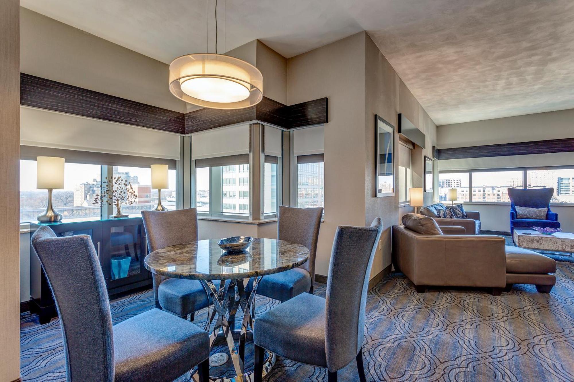 Doubletree By Hilton St. Louis Forest Park Extérieur photo