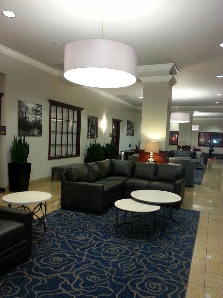 Doubletree By Hilton St. Louis Forest Park Extérieur photo